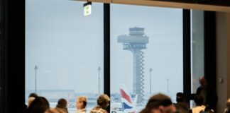 Flughafen BER: Wetterbedingt keine Starts Fluggäste müssen derzeit auf den Start ihres Flugzeugs am BER warten.