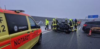 Unfallserie auf glatter A10 mit zahlreichen Verletzten Die A10 wurde zur Rutschbahn - es kam bei Eisglätte gleich zu mehreren Zusammenstößen.