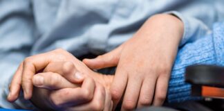 Kinderhospiz sieht Versorgungslücke für junge Erwachsene Jährlich sterben etwa 5.000 Kinder, Jugendliche und junge Erwachsene an einer Erkrankung, die ihre Lebenszeit stark begrenzt (Symbolbild).