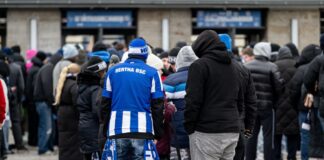 Erstes Spiel nach Eskalation: Ruhige Lage bei Hertha-Einlass Beim Einlass der Hertha-Fans blieb es ruhig.