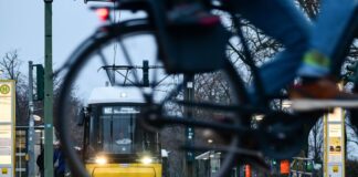 ÖPNV am Montag wegen Warnstreiks vollständig eingestellt Bereits seit Tagen kommt es aufgrund der Witterung zu erheblichen Einschränkungen im Tramverkehr. (Archivbild)