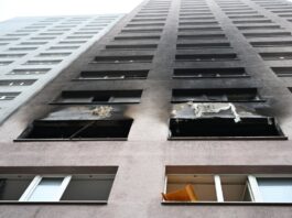 Der Qualm zog auch weit die Fassade hoch. (Archivbild) 