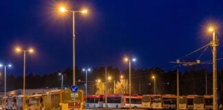 Nahverkehr am Dienstag wieder regulär Noch stehen die Busse in Cottbus - ab Dienstag soll wieder alles planmäßig fahren.