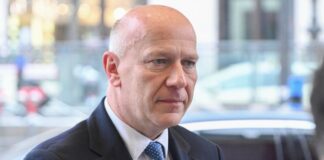 Wegner fliegt zu den Winterspielen Berlins Regierender Bürgermeister Kai Wegner (CDU) fliegt zu den Olympischen Winterspielen in Italien. (Archivbild)