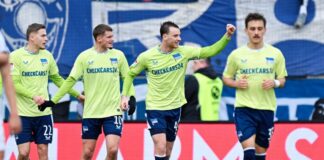Hertha beendet die Sieglos-Serie mit 3:0 Die Herthaner bejubeln ihren ersten Zweitligasieg seit November.