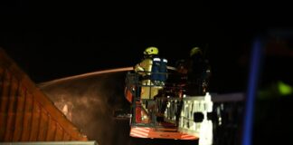 Brand mit zwei Toten: Mordprozess gegen 28-Jährigen Vier Bewohner konnten sich aus den Flammen retten, teils mit schweren Verletzungen. (Archivbild)