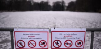 Drei Eisrettungen in Berlin – Feuerwehr findet Toten an See Eisflächen werden in Berlin grundsätzlich nicht zum Betreten freigegeben, egal wie dick das Eis ist.