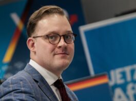 AfD-Jugend gründet Berliner Landesverband – Proteste vor Ort Martin Kohler wurde Vorsitzender der AfD-Jugendorganisation in Berlin.