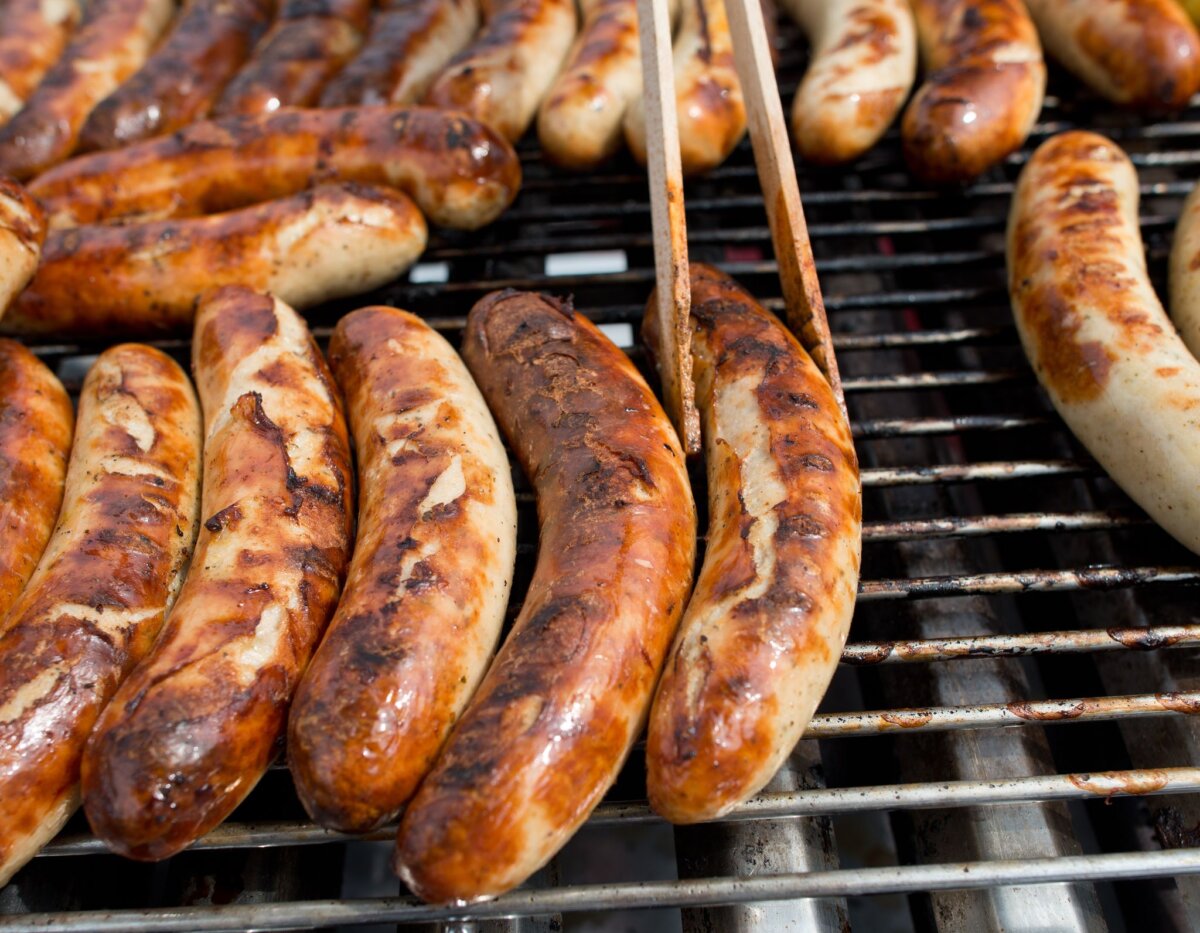 Grillwurst Bei einer Protestveranstaltung am 14. Februar gegen die Schließung des Eberswalder Wurstwerks soll auch gegrillt werden. (Symbolbild)