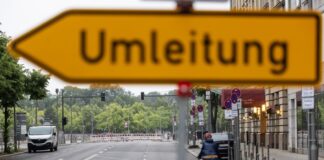Straßensperrungen nach Rohrbruch in Prenzlauer Berg Durch den Rohrschaden war die Wasserversorgung in den umliegenden Häusern nicht beeinträchtigt. (Archivbild)
