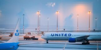 Blitzeis am Flughafen BER: Weiterhin kein Betrieb Am Flughafen BER starteten und landeten am Donnerstagabend keine Maschinen. (Archivbild)