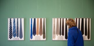 Kreativ trotz Mangels: Ausstellung zeigt Modealltag der DDR In einer früheren Ausstellung im Modemuseum Meyenburg wurden Krawatten präsentiert. (Archivbild)