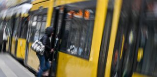 Ermäßigtes Deutschlandticket für Azubis Das Deutschlandticket gibt es für Auszubildende in Berlin und Brandenburg ab Juli zum ermäßigten Preis. (Symbolbild)