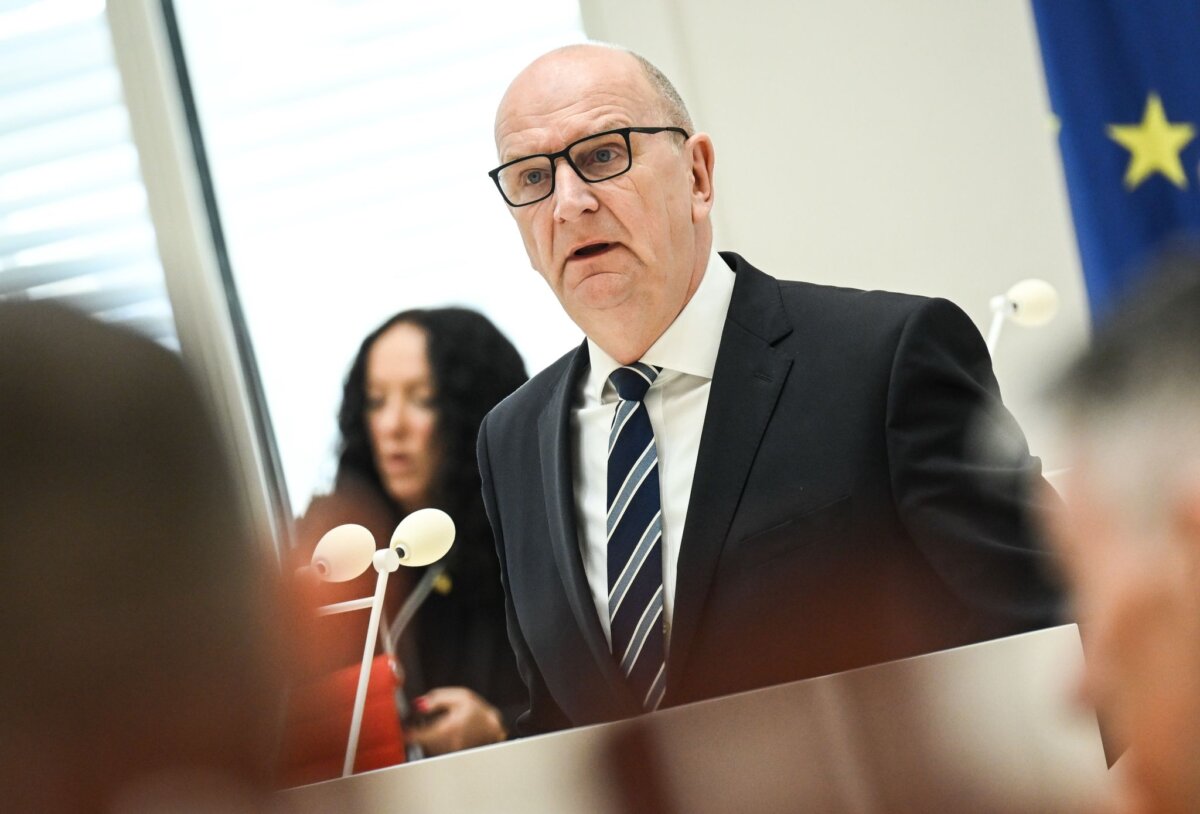 Sitzung Landtag Brandenburg Brandenburgs Regierungschef Dietmar Woidke (SPD) setzt Sicherheit und Stabilität ganz oben an.