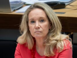 Rechnungshof wertet Vergabe von Fördergeld als rechtswidrig Berlins Kultursenatorin Sarah Wedl-Wilson (parteilos) ist wegen der umstrittenen Vergabe von Fördermitteln an Projekte gegen Antisemitismus unter Druck.