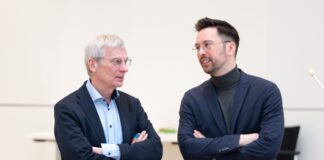 Digitale Gewalt für AfD-Fraktion kein drängendes Thema AfD-Fraktionschef Hans-Christoph Berndt (AfD) fordert ein stärkeres Vorgehen gegen die «reale Gewalt» in Brandenburg. Hier zusammen mit Dennis Hohloch (r.). (Archivbild)