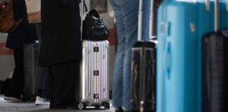 Großangelegter Koffer-Diebstahl im Zug – hoher Schaden Die Opfer sollen am Bahnsteig ausgewählt worden sein. (Symbolbild).