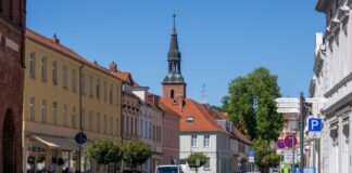 Planen Rechtsextremisten neue Stützpunkte in Brandenburg? Der historische Stadtkern und Altbauten prägen das Bild der Innenstadt von Wittstock/Dosse im Nordwesten Brandenburgs.