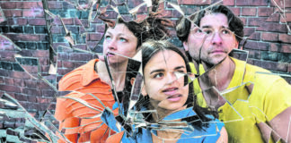 Neu im Theater: Deutsch-deutsche Bruchstücke Die Schauspieler:innen. Bild: Jörg Metzner