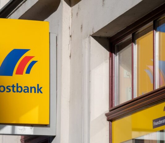 Verdi ruft zu Warnstreiks bei der Postbank auf Die Postbank wird am Donnerstag und Samstag in Berlin und Brandenburg bestreikt - geschlossene Filialen könnten die Folge sein. (Archivbild)