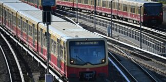 Bei der Berliner S-Bahn sorgen in den nächsten Wochen zwei Baustellen für Einschränkungen und Unterbrechungen. (Archivbild)