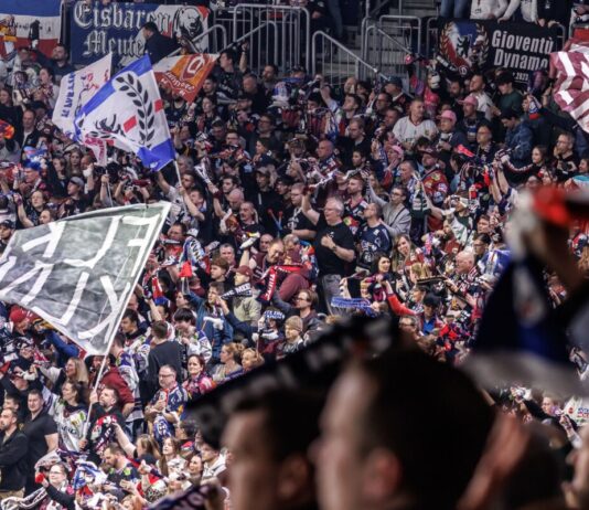 Angriff auf Köln-Fans: Eisbären sprechen Stadionverbote aus Nach dem Heimspiel der Eisbären war es zu der Attacke gekommen. (Symbolbild)