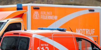 Rollerfahrerin stürzt und stirbt auf der Frankfurter Allee Ein Notarzt konnte nur noch den Tod der Person feststellen. (Symbolbild)