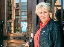 Uckermark-Wahl: CDU-Landrätin verteidigt Amt gegen AfD Sie kann weitermachen: CDU-Landrätin Karina Dörk ist wiedergewählt. (Archivbild)