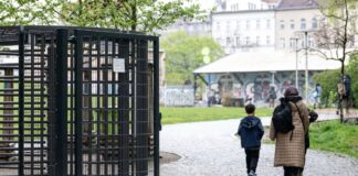 Seit neustem ist der Görlitzer Park von 22 bis 6 Uhr geschlossen, um den 1. Mai herum bleiben die Tore dagegen offen. (Archivbild) 