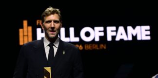 Nowitzkis besonderer Dank an seinen Mentor Dirk Nowitzki dankte bei seiner Ehrung in Berlin vor allem seinem Mentor Holger Geschwindner.