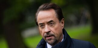 Macht sich Gedanken über seine Wirkung auf andere: der Schauspieler Jan Josef Liefers. (Archivbild)