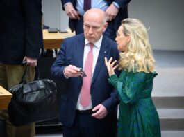 Wegner entlässt Berliner Kultursenatorin Berlins Regierender Bürgermeister Kai Wegner (CDU) hatte einen guten Draht zu Kultursenatorin Sarah Wedl-Wilson (parteilos), die nun um Entlassung gebeten hat. (Archivbild)