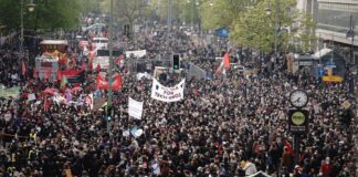 Die Berliner Polizei ist in diesem Jahr am 1. Mai über den ganzen Tag mit 5.300 Beamten im Einsatz. (Archivbild)