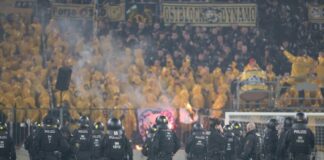 Nach Dresdner Fußball-Krawallen: Druck auf Vereine nimmt zu Nach den Fußball-Krawallen im Dresdner Rudolf-Harbig-Stadion wird erneut der Ruf nach scharfen Konsequenzen laut (Archivbild).
