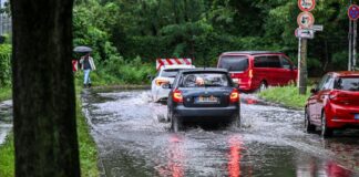Starkregen, Hagel und Überschwemmungen haben im vergangenen Jahr deutlich weniger Schäden in Berlin angerichtet. (Archivbild)