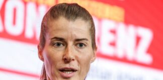 Historisches Debüt: Eta sucht den Fußball-Fokus Marie-Louise Eta spricht bei der Union-Pressekonferenz.