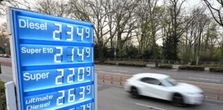 Protest mit Autokonvoi gegen gestiegene Spritpreise geplant Auslöser für den Protest-Autokonvoi sind die gestiegenen Spritpreise. (Archivbild)
