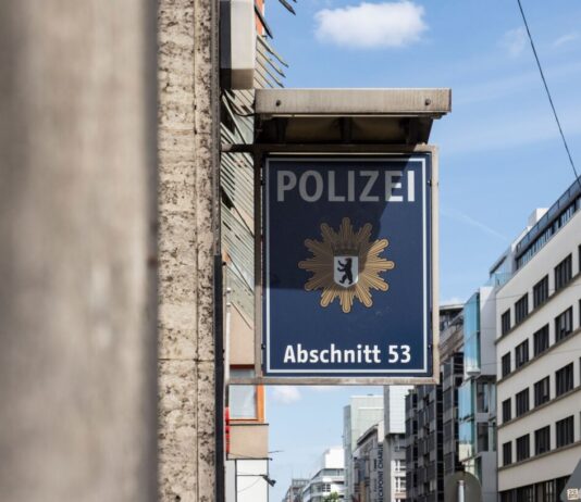 Klage über marode Polizeiwache – Motten, Ratten, Platzmangel Hier sollen laut Personalrat schlimme Zustände herrschen: Polizeigebäude Friedrichstraße.