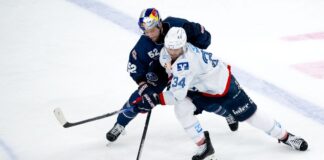 Mit «Gedächtnis eines Goldfischs»: Kühnhackls Titel-Taktik Tom Kühnhackl (r.) will mit den Adlern den DEL-Titel holen. (Archivbild)