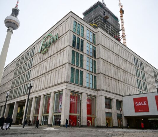 Vermieter beklagen ausbleibende Mietzahlungen von Galeria Die Nutzungsvereinbarung für die Filiale am Alexanderplatz war erst kürzlich verlängert worden.