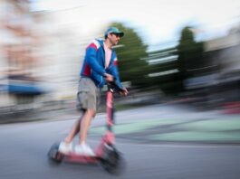 Wieder schwerer Unfall mit E-Roller – 13-Jähriger verletzt In Berlin ist es wieder zu einem schweren Unfall von Minderjährigen auf einem E-Roller gekommen. (Symbolbild)