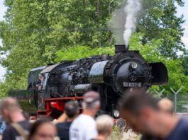 Dampfzug-Rundfahrten und Lok-Ausstellung in Berlin Pro Tag werden vier Rundfahrten mit dem Dampfzug angeboten. (Archivbild)