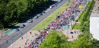 Die Polizei warnt vor Verkehrsbehinderungen wegen mehrerer Demonstrationen am 1. Mai in Berlin. (Archivbild)