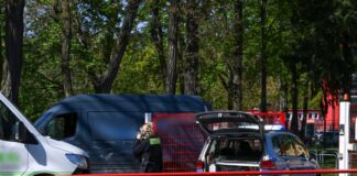 Die Polizei stoppte den flüchtenden Fahrer in Berlin unter anderem mit Schüssen. 