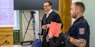 Tod von Polizist: Angeklagter beschreibt Fahrt unter Drogen Der Angeklagte soll einen Polizisten getötet haben. (Archivbild)