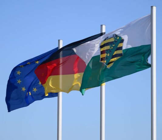 Studie: Ostdeutschland profitiert stärker von EU-Förderung Laut einer aktuellen Studie des Dresdner Ifo-Instituts haben ostdeutsche Hochschulstandorte besonders von EU-Strukturfördermitteln profitiert. (Symbolbild)