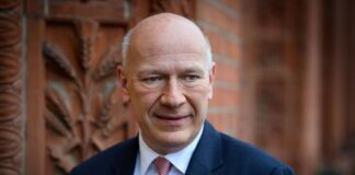 Spritpreise runter – Wegner fordert Tempo bei Steuersenkung Berlins Regierender Bürgermeister Kai Wegner (CDU) verlangt eine schnelle Entlastung für Autofahrer. (Archivbild)