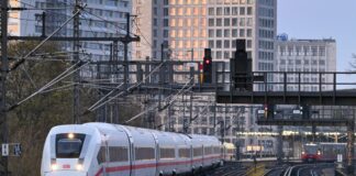 Stadtbahn-Sperrung ab Juni: So fahren Regional- und Fernzüge Zwischen dem 14. Juni und dem 12. Dezember kommt es auf der Berliner Stadtbahn zu erheblichen Einschränkungen im Fern- und Regionalverkehr. (Archivbild)