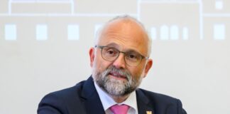 Stichwahl im Barnim: SPD gegen AfD im Rennen ums Landratsamt Im Landkreis Barnim muss eine Stichwahl entscheiden: Wird der SPD-Landrat Daniel Kurth sein Amt gegen einen AfD-Bewerber verteidigen können? (Archivbild)