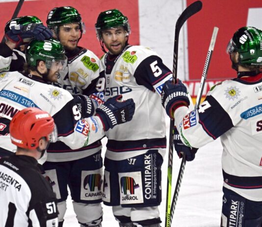 Eisbären wieder im Finale: «Niemals unterkriegen lassen» Die Eisbären Berlin stehen erneut im Finale der DEL.
